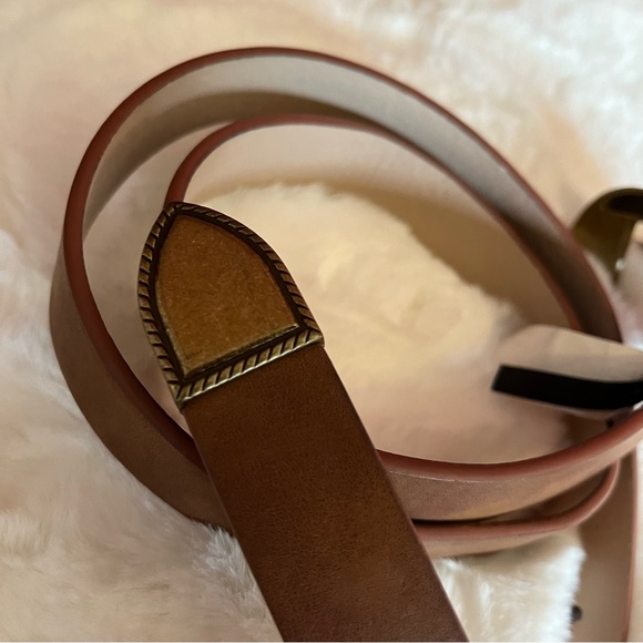 Express women’s size medium brown belt, gold hardware - Picture 4 of 5